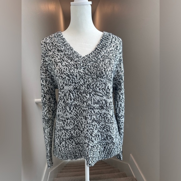 Victoria’s Secret Pink Women’s Gray Speckled V-Neck Sweater XS - Picture 1 of 4